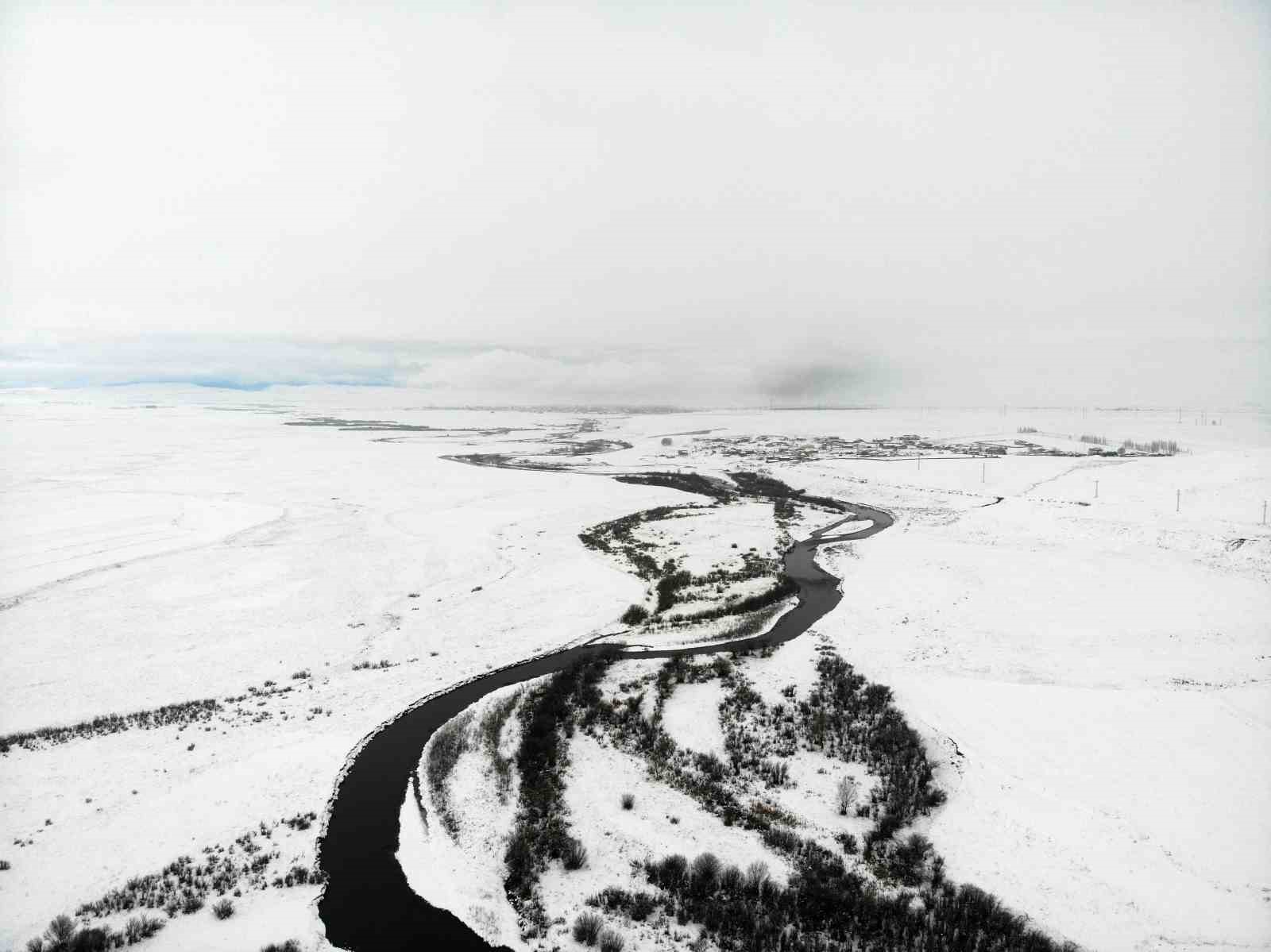 Kars’ta beyaz esaret değil, görsel şölen: Tarım arazileri ve menderesler büyülüyor
