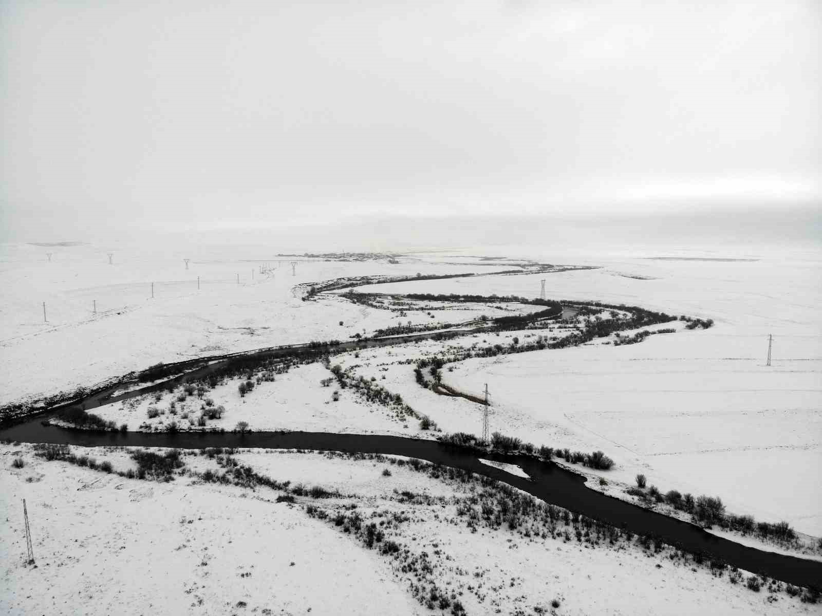 Kars’ta beyaz esaret değil, görsel şölen: Tarım arazileri ve menderesler büyülüyor
