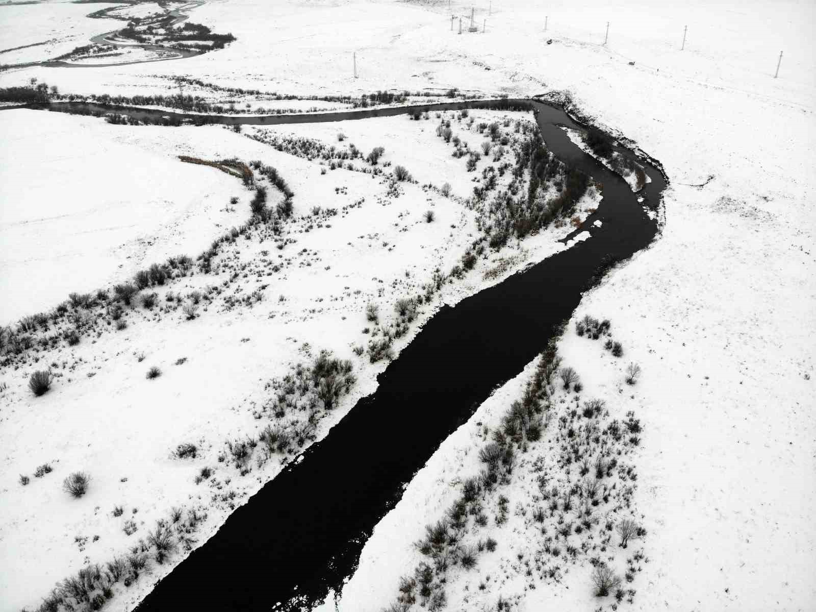 Kars’ta beyaz esaret değil, görsel şölen: Tarım arazileri ve menderesler büyülüyor
