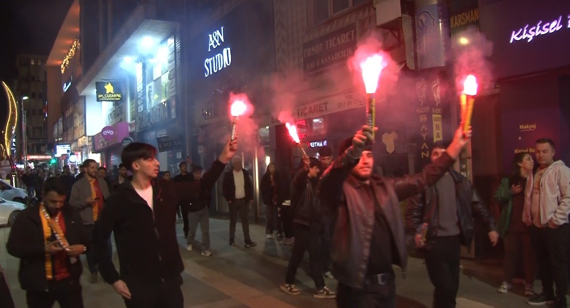 Kars’ta derbi zaferi coşkusu: Sarı-kırmızılılar sokaklara akın etti
