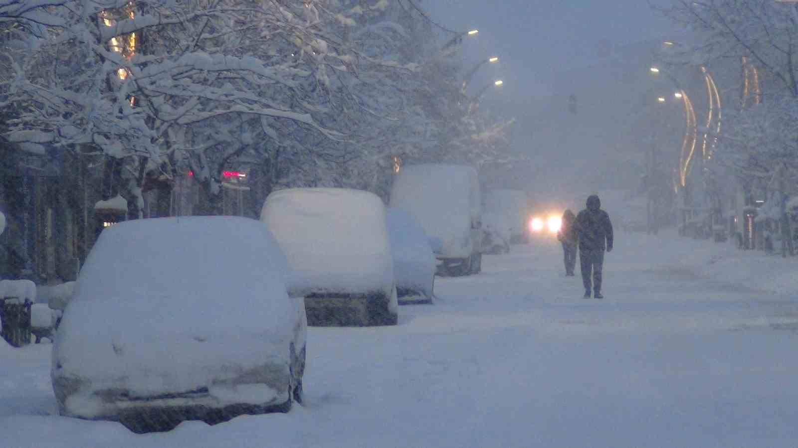 Kars’ta eğitime kar engeli: 40 santimetre kar yağdı!
