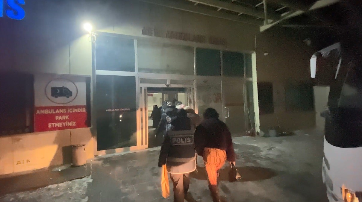 Kars’ta fuhuş operasyonu: 20 gözaltı, fuhuşa sürüklenen 21 kadın kurtarıldı
