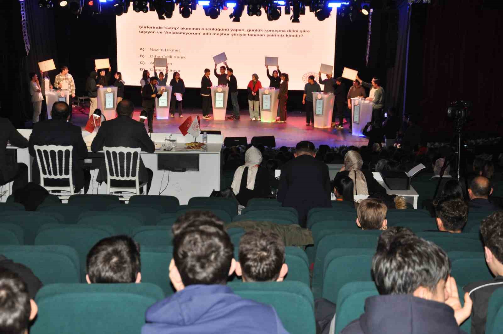 Kars’ta genç yetenekler sahne aldı: Bölge finalinde kültür ve sanat rüzgarı
