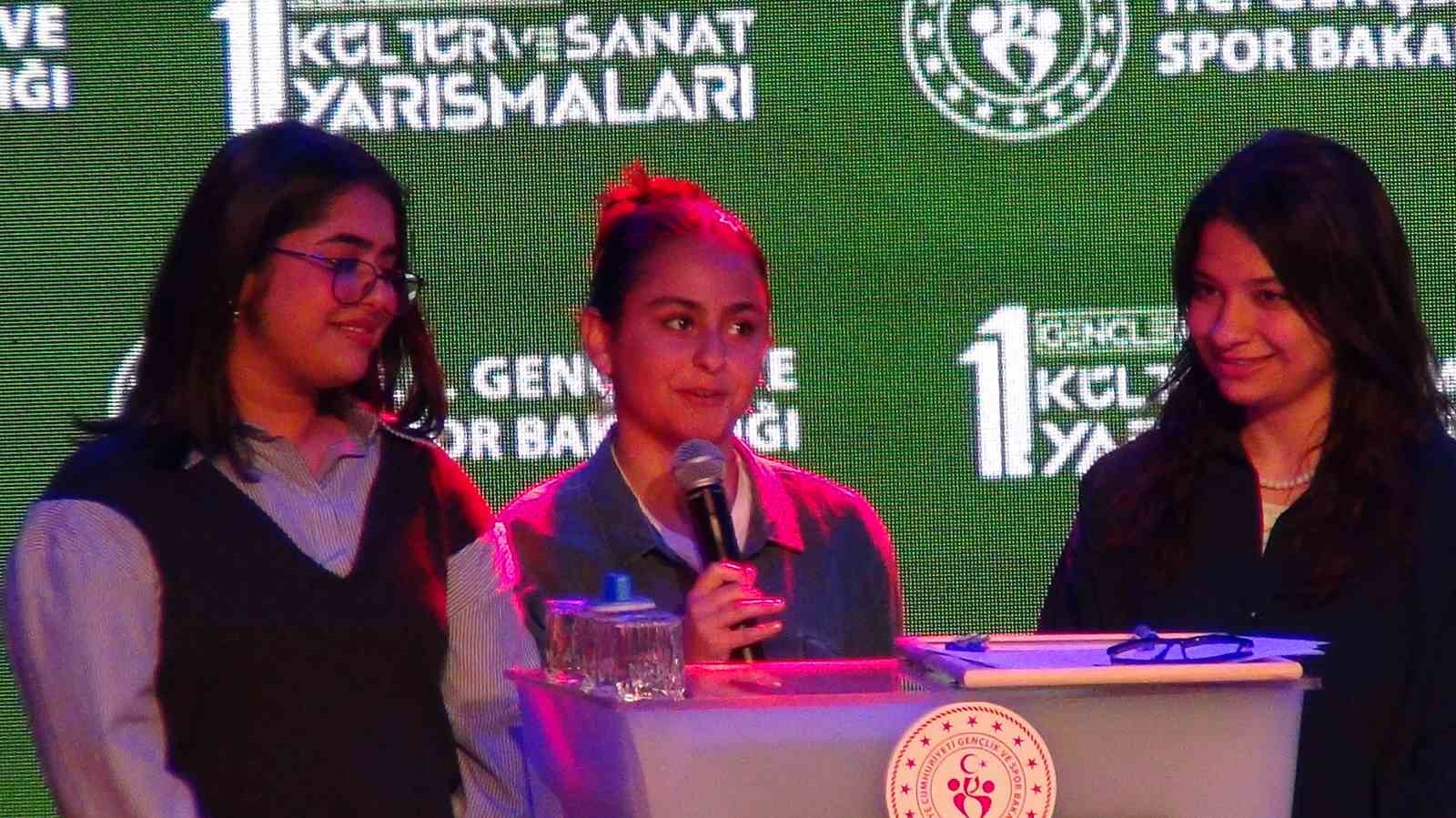 Kars’ta genç yetenekler sahne aldı: Bölge finalinde kültür ve sanat rüzgarı
