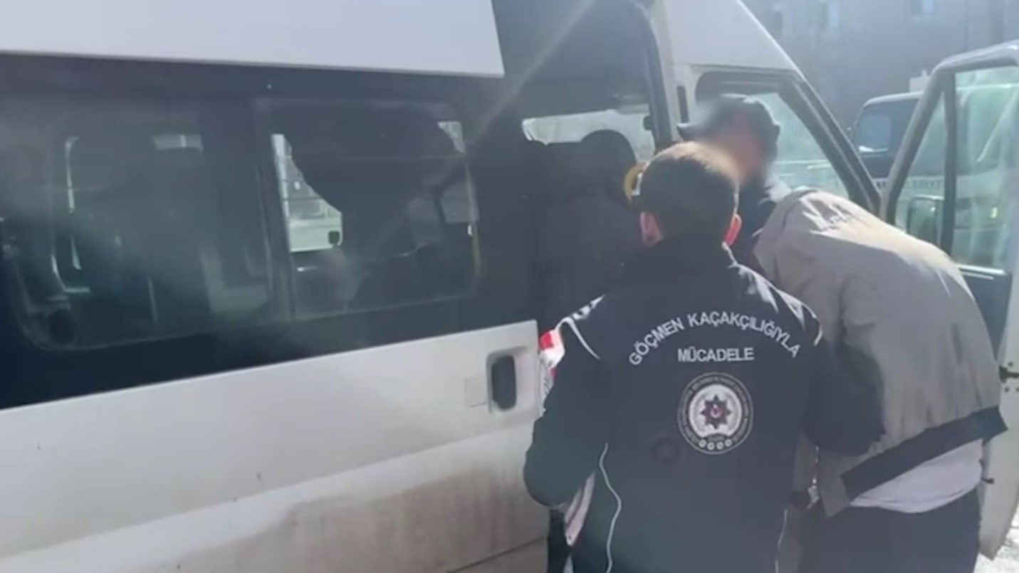 Kars’ta göçmen kaçakçılığı operasyonu: 19 düzensiz göçmen yakalandı
