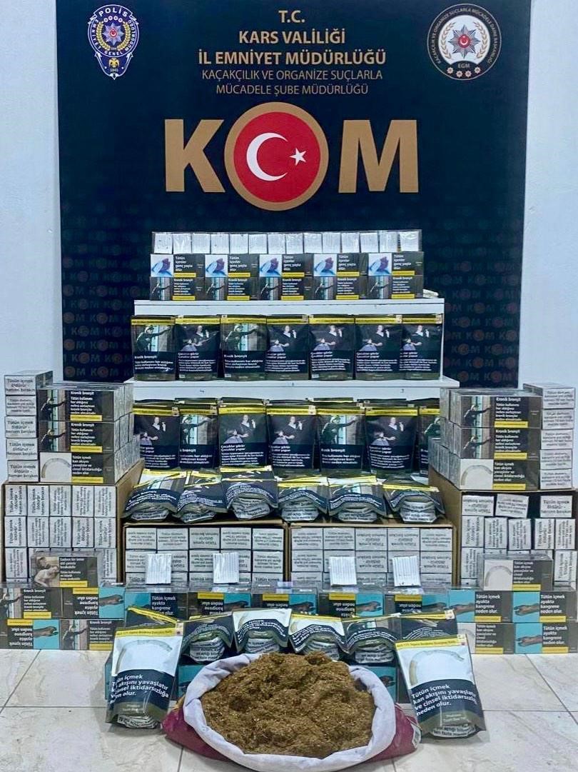Kars’ta kaçakçılık operasyonu: Binlerce makaron ve kilolarca tütün ele geçirildi
