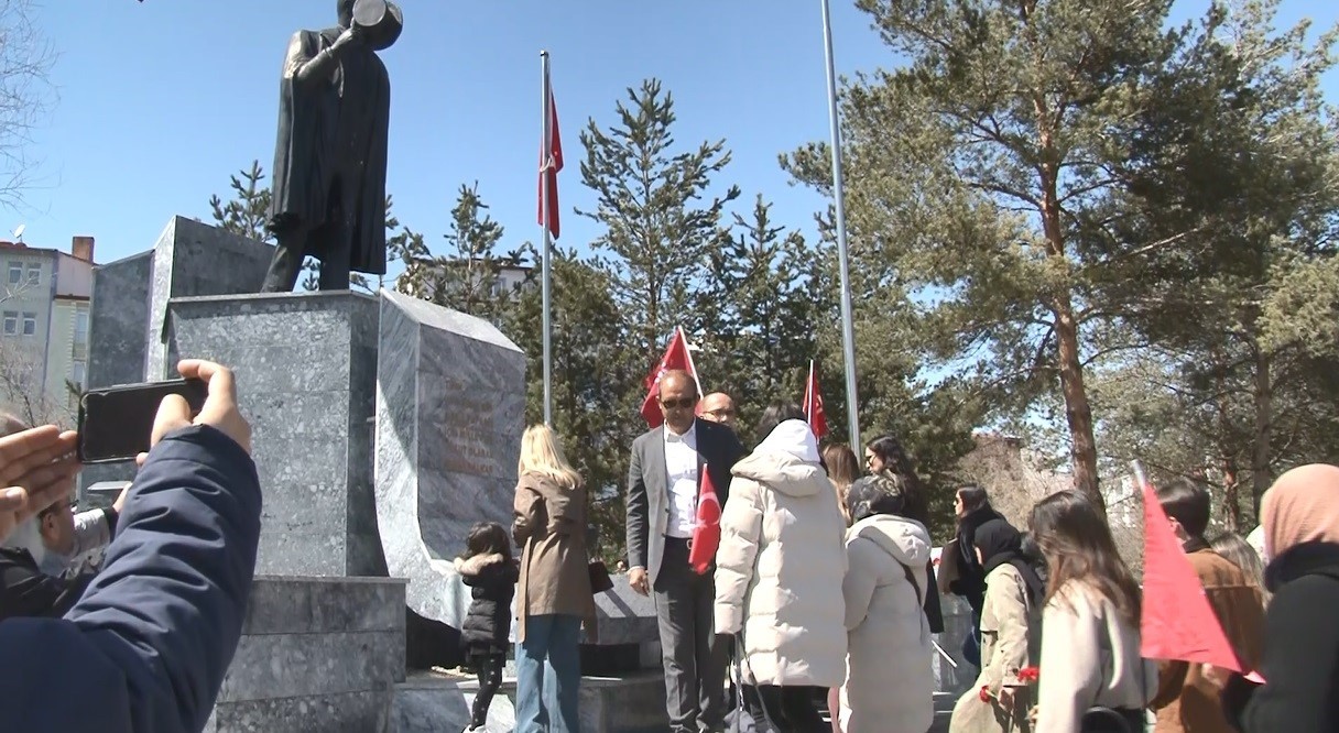Kars’ta Kahramanmaraş’taki okul saldırısının acısı paylaşıldı: Gıyabi cenaze namazı ve anlamlı yürüyüş
