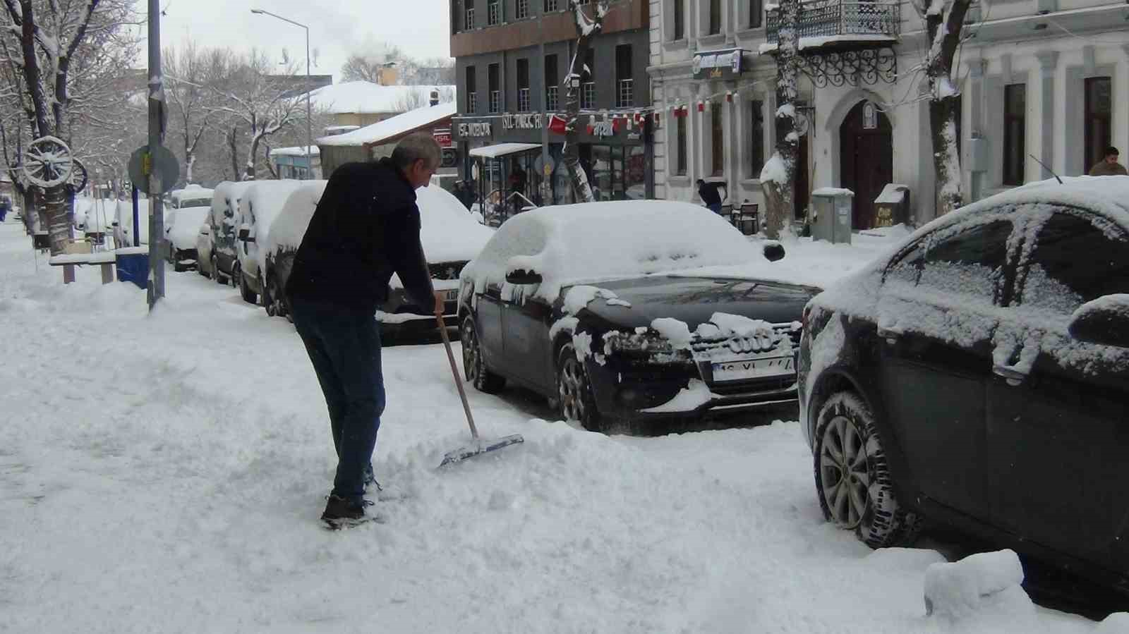 Kars’ta kar ve tipi geçit vermiyor: 52 köy yolu ulaşıma kapandı
