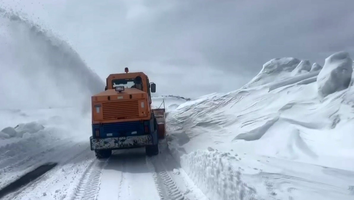 Kars’ta kar ve tipi: Kapalı köy yollar için çalışma başlatıldı

