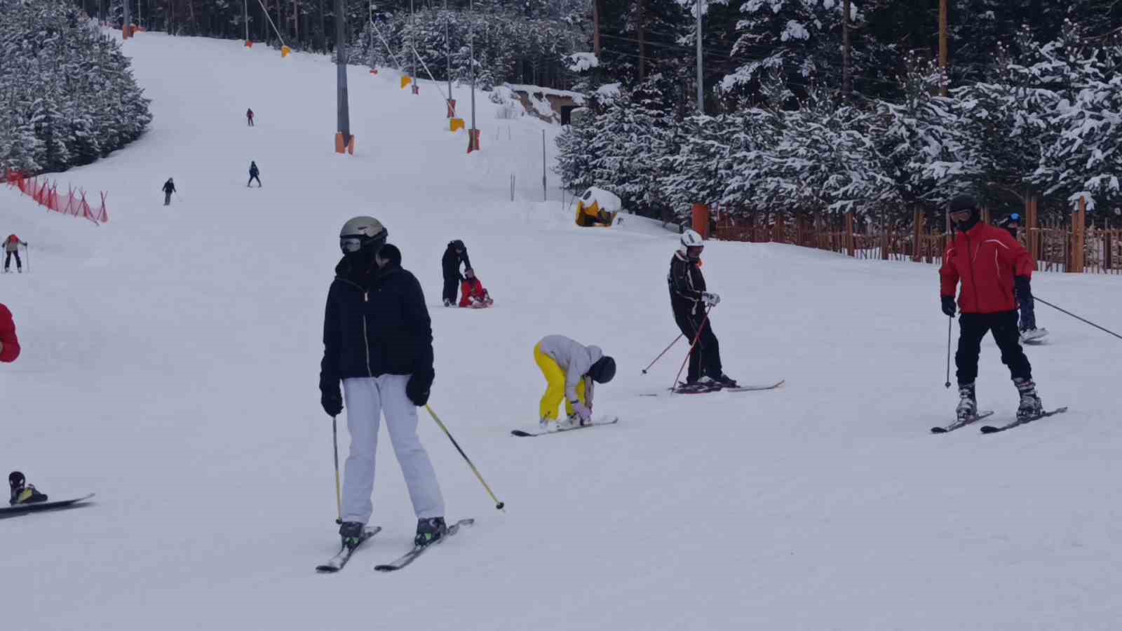 Kars’ta kayak heyecanı sürüyor
Kars’ta kayak heyecanı sürüyor