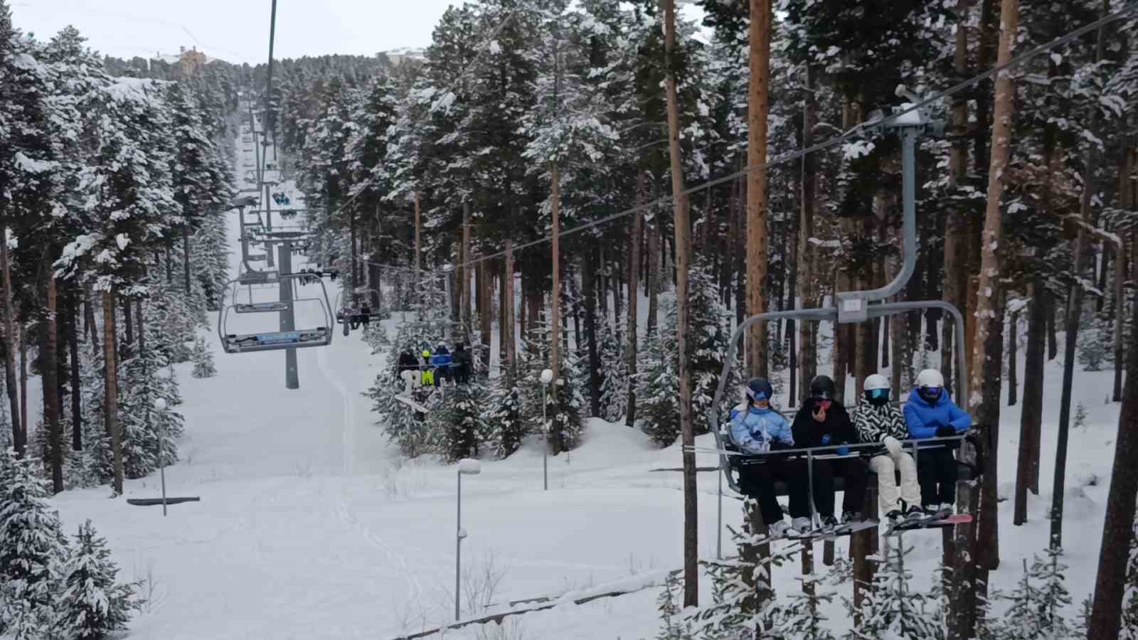 Kars’ta kayak heyecanı sürüyor
Kars’ta kayak heyecanı sürüyor