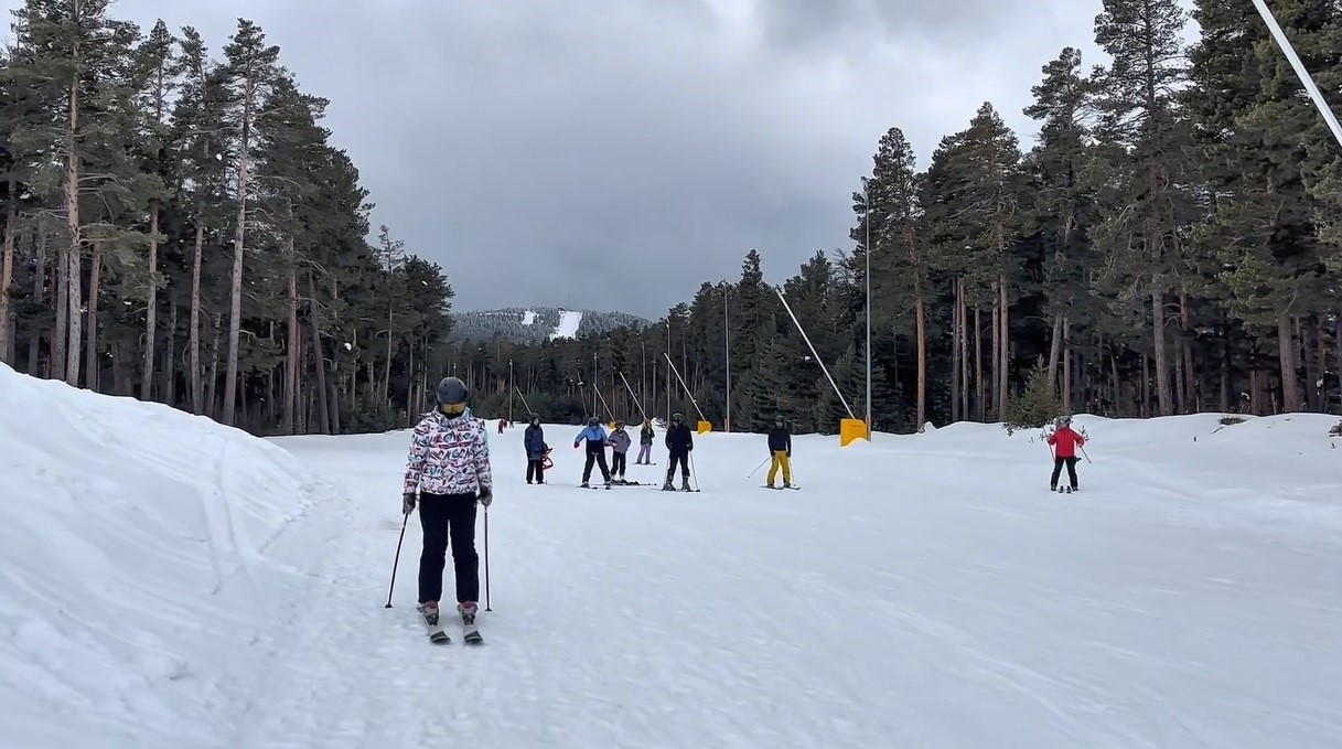 Kars’ta kayak merkezinde bayram yoğunluğu

