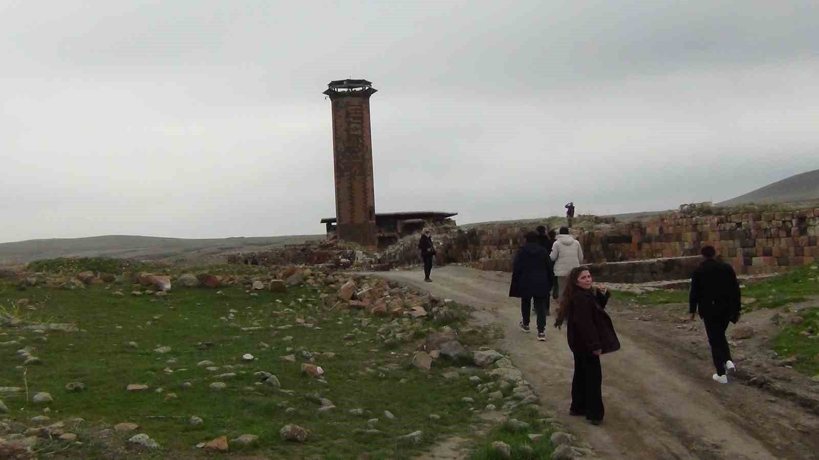 Kars’ta kırk kapılı şehir Ani’ye yoğun ilgi: 4 ayda 50 bin ziyaretçi
