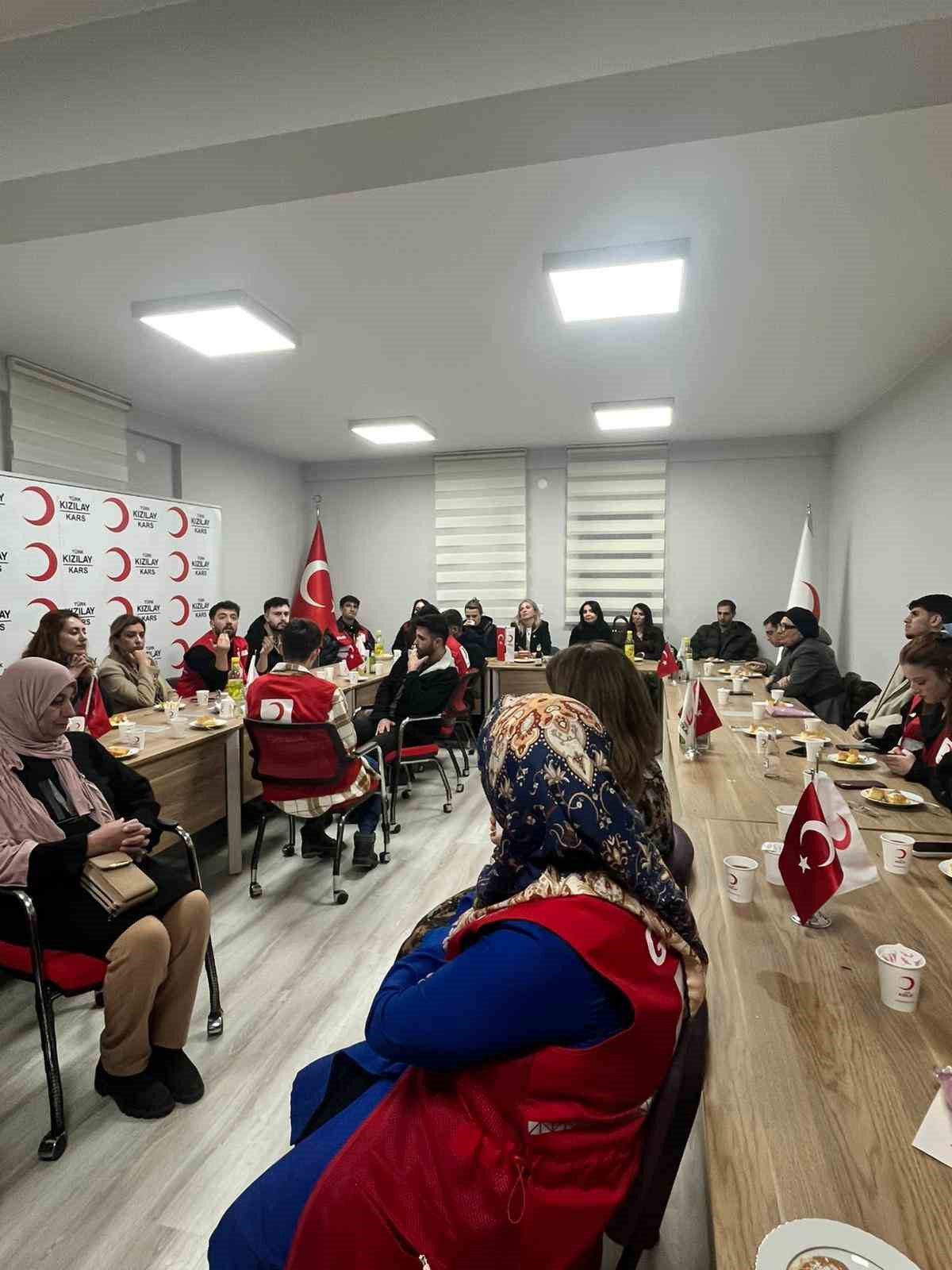 Kars’ta Kızılay’dan üniversite öğrencilerine "Anne Eli" iftarı
