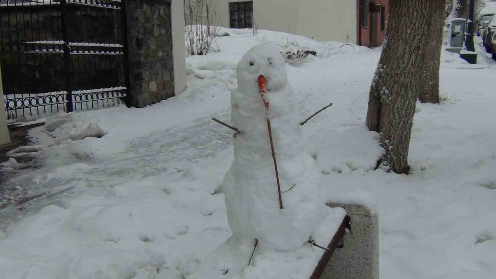 Kars’ta Mart ayında yağan kar, kenti yeniden beyaza bürüdü
