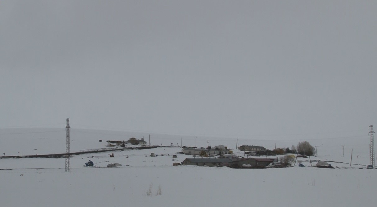 Kars’ta Mart sonunda kış geri döndü: Boğatepe Geçidi ve köyler kar altında
