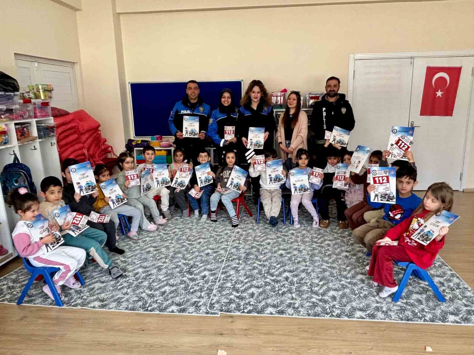 Kars’ta minik öğrencilere polislerden güvenlik eğitimi
