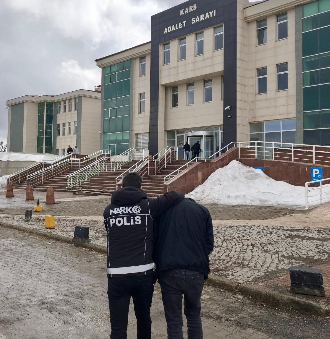 Kars’ta narkotik operasyonu: Metamfetamin ele geçirildi, 1 kişi tutuklandı
