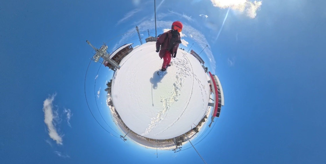 Kars’ta nisanda kar macerası: Zirveye yürüyüp bahar ortasında snowboard yaptılar
