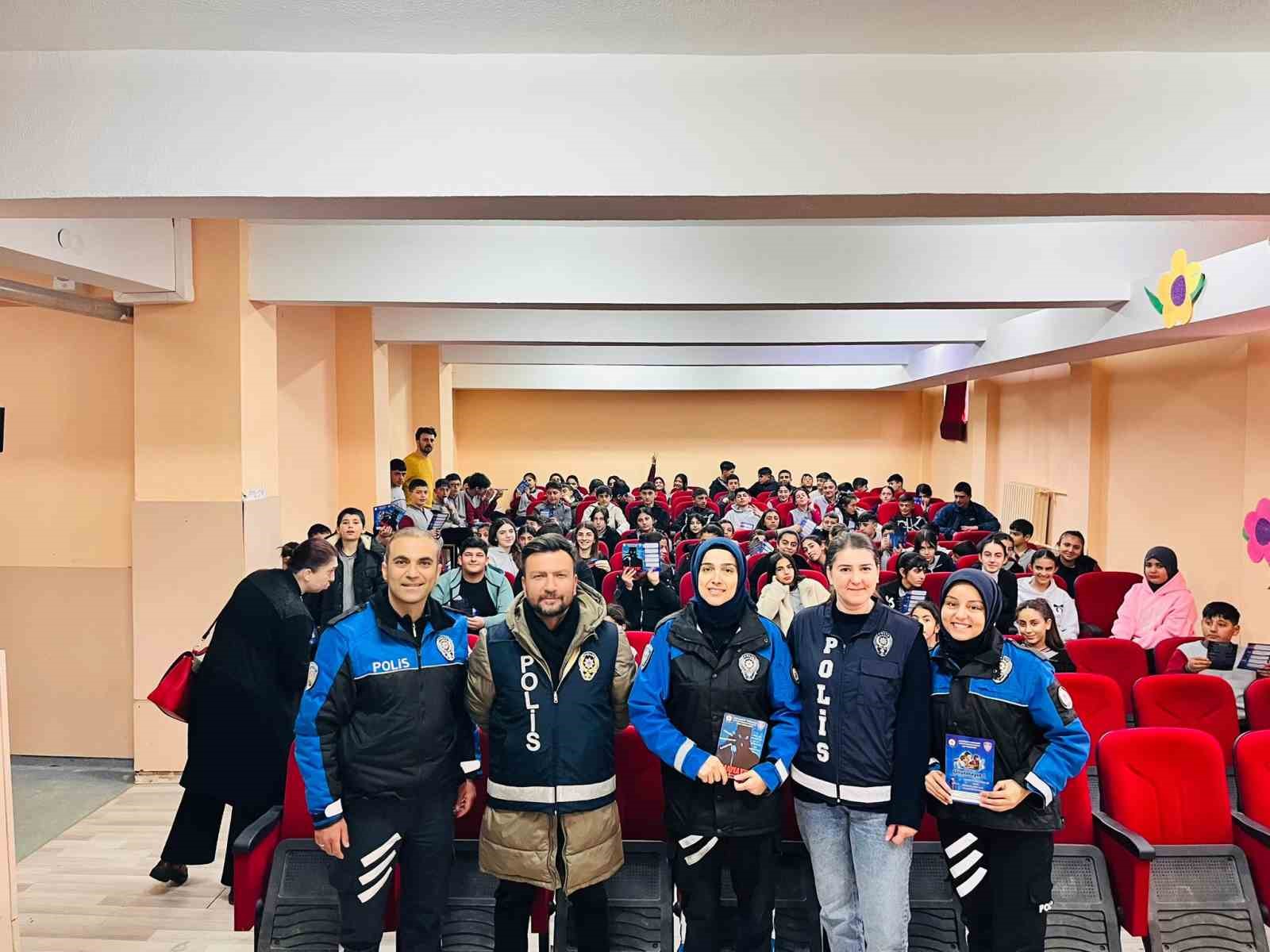 Kars’ta öğrencilere güvenlik eğitimi verildi
