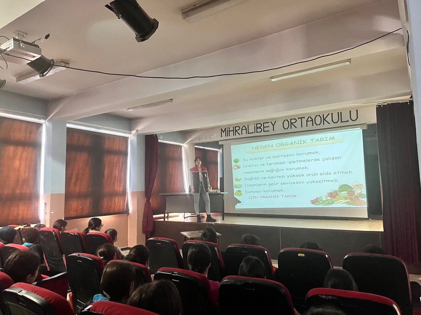 Kars’ta ortaokul öğrencilerine organik tarım eğitimi verildi
