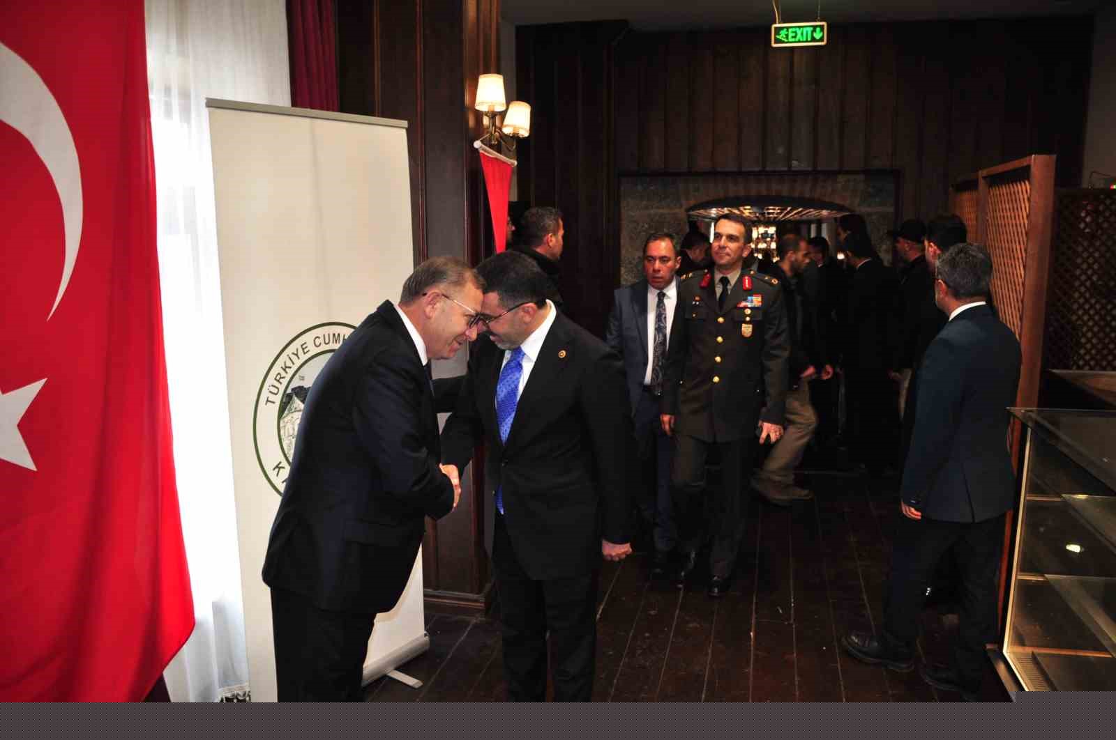 Kars’ta protokol üyeleri bayramlaştı
