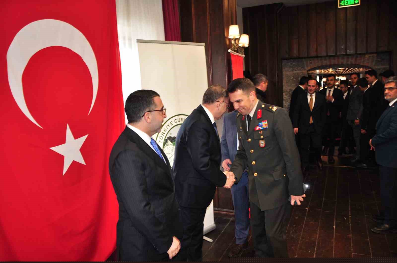 Kars’ta protokol üyeleri bayramlaştı
