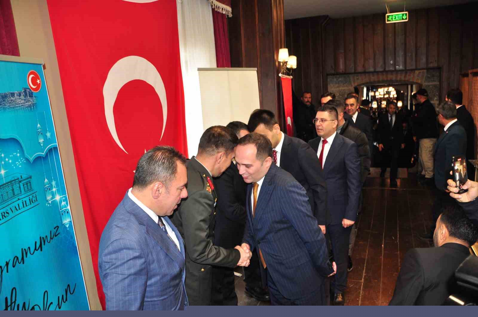 Kars’ta protokol üyeleri bayramlaştı
