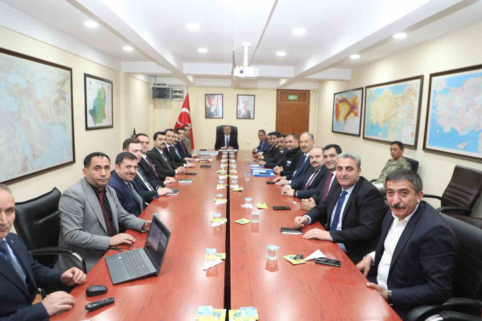 Kars’ta sığınaklar masaya yatırıldı: Koordinasyon toplantısı gerçekleştirildi
