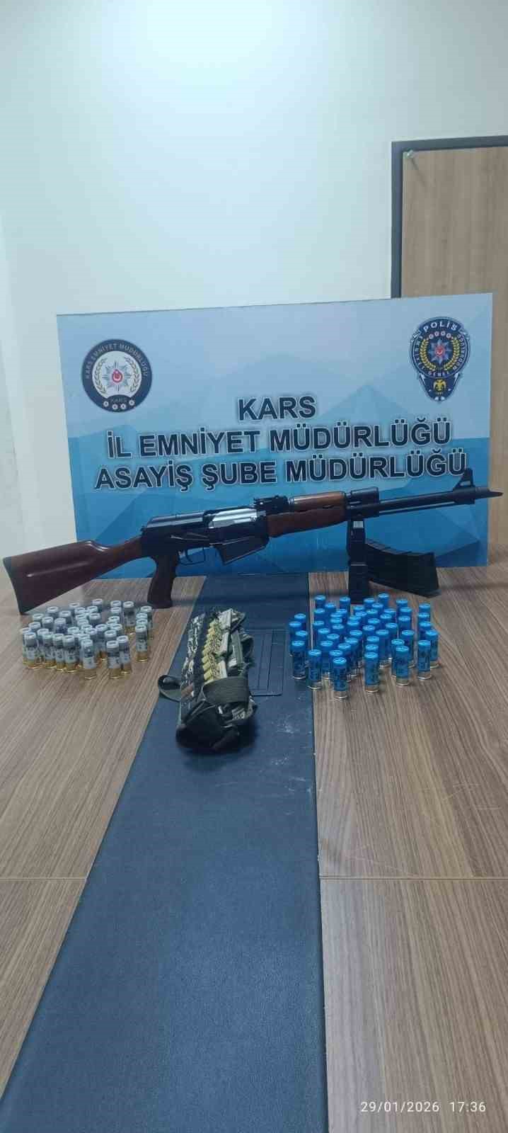 Kars’ta silah ve mühimmat ele geçirildi
