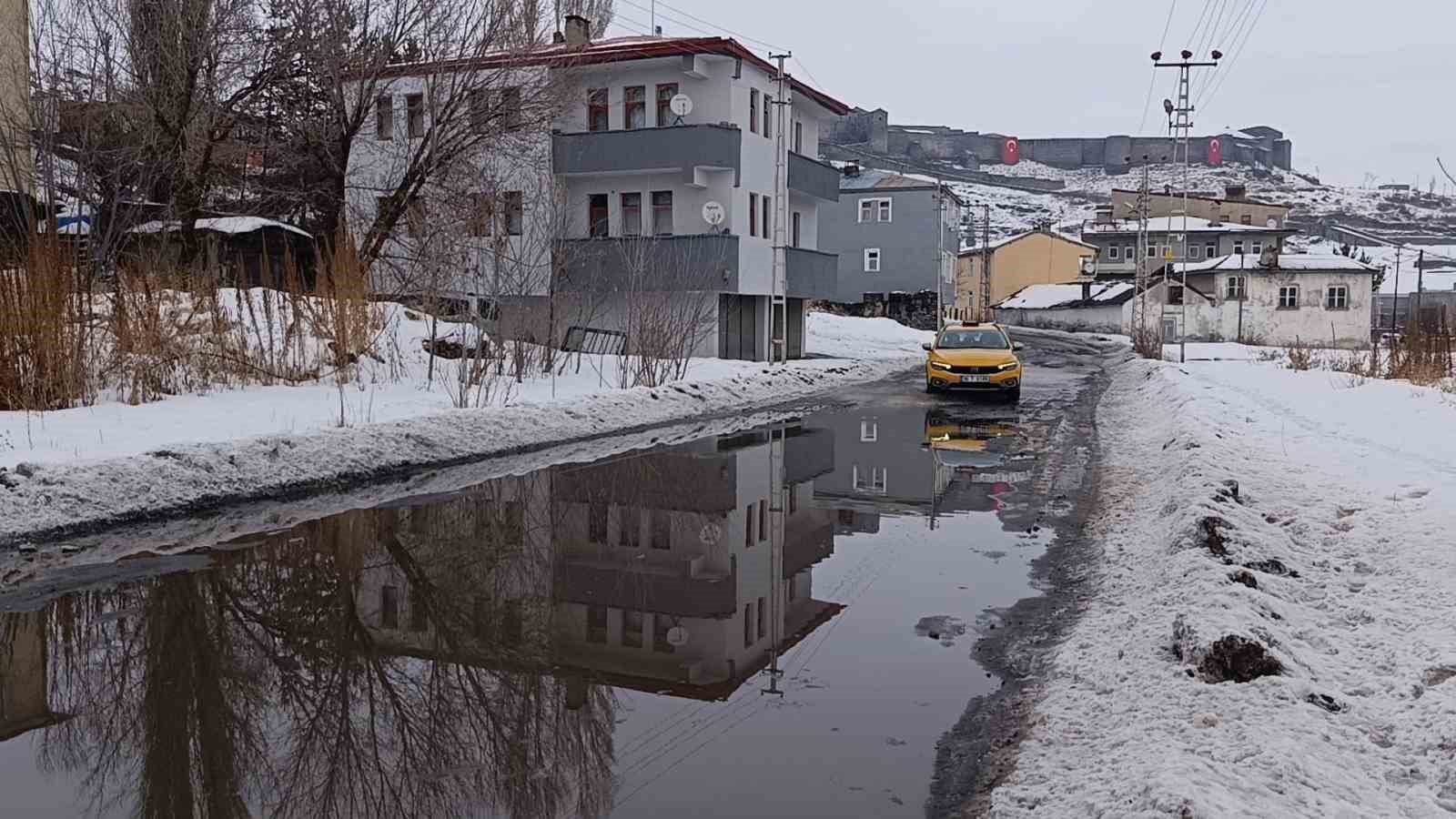 Kars’ta Şubat ayında karlar eriyor

