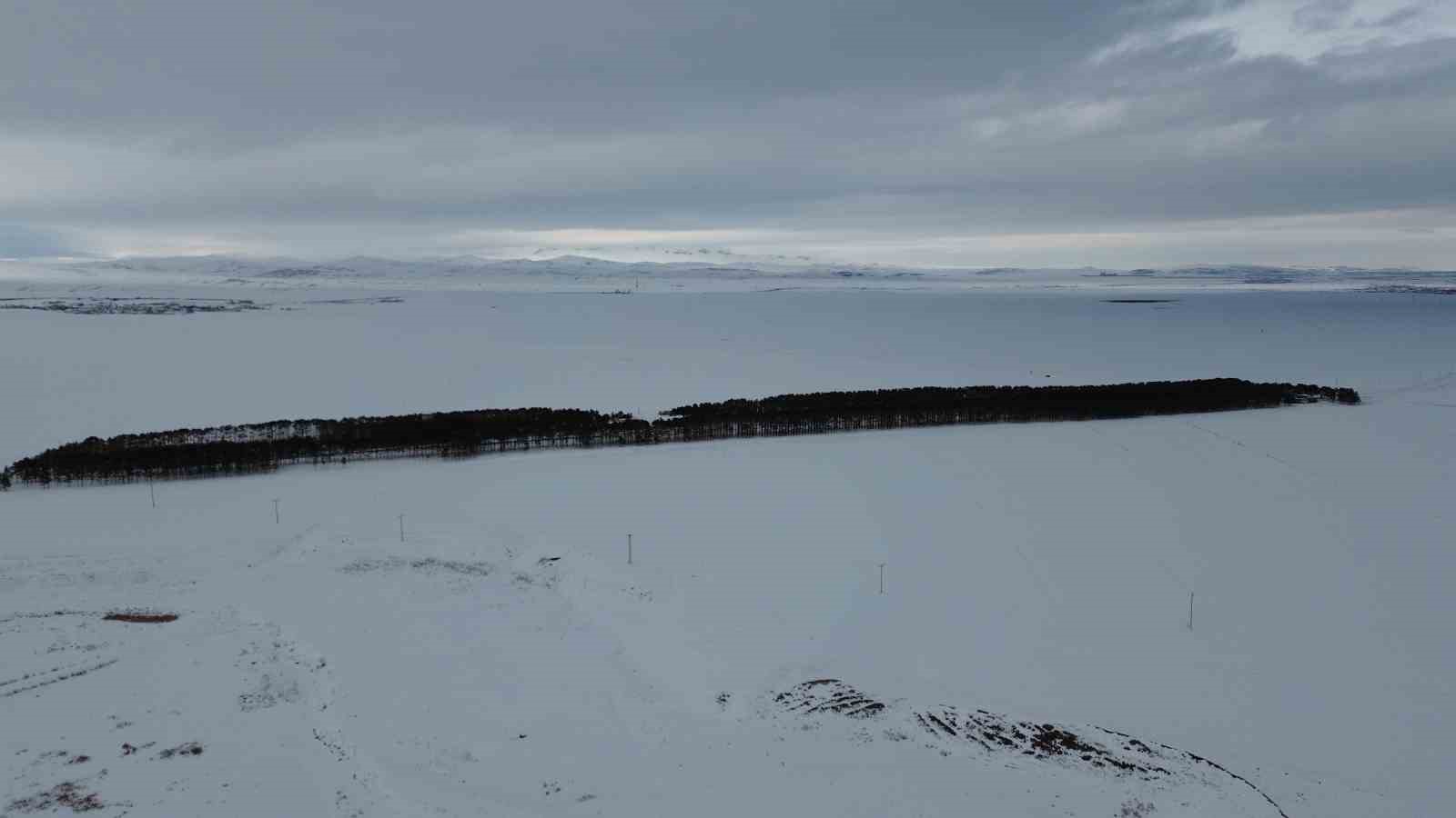 Kars’ta tarihi istasyonda kış masalı
