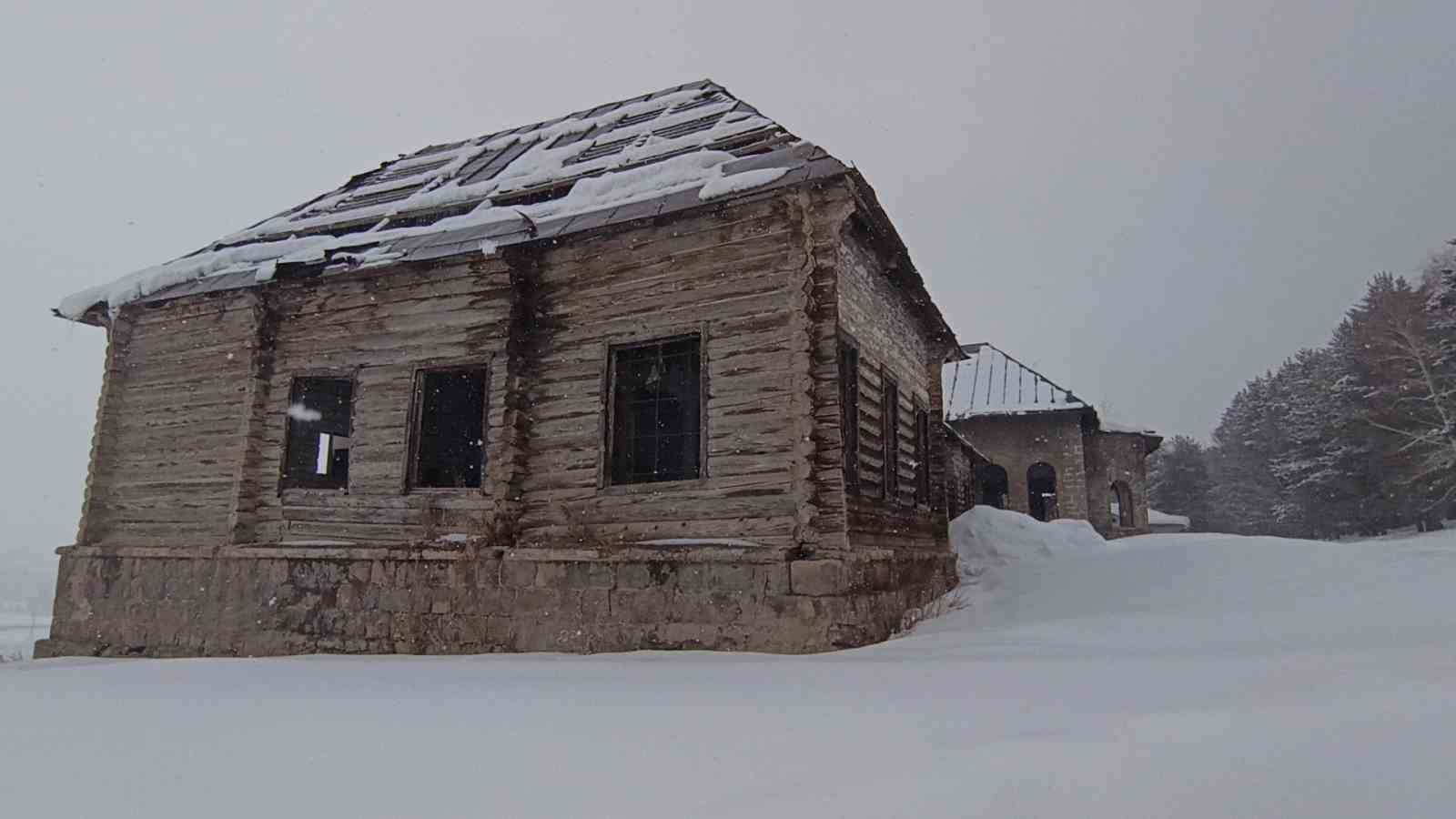 Kars’ta tarihin sessiz çığlığı: Sarıkamış’taki asırlık Rus köşkü yok oluyor

