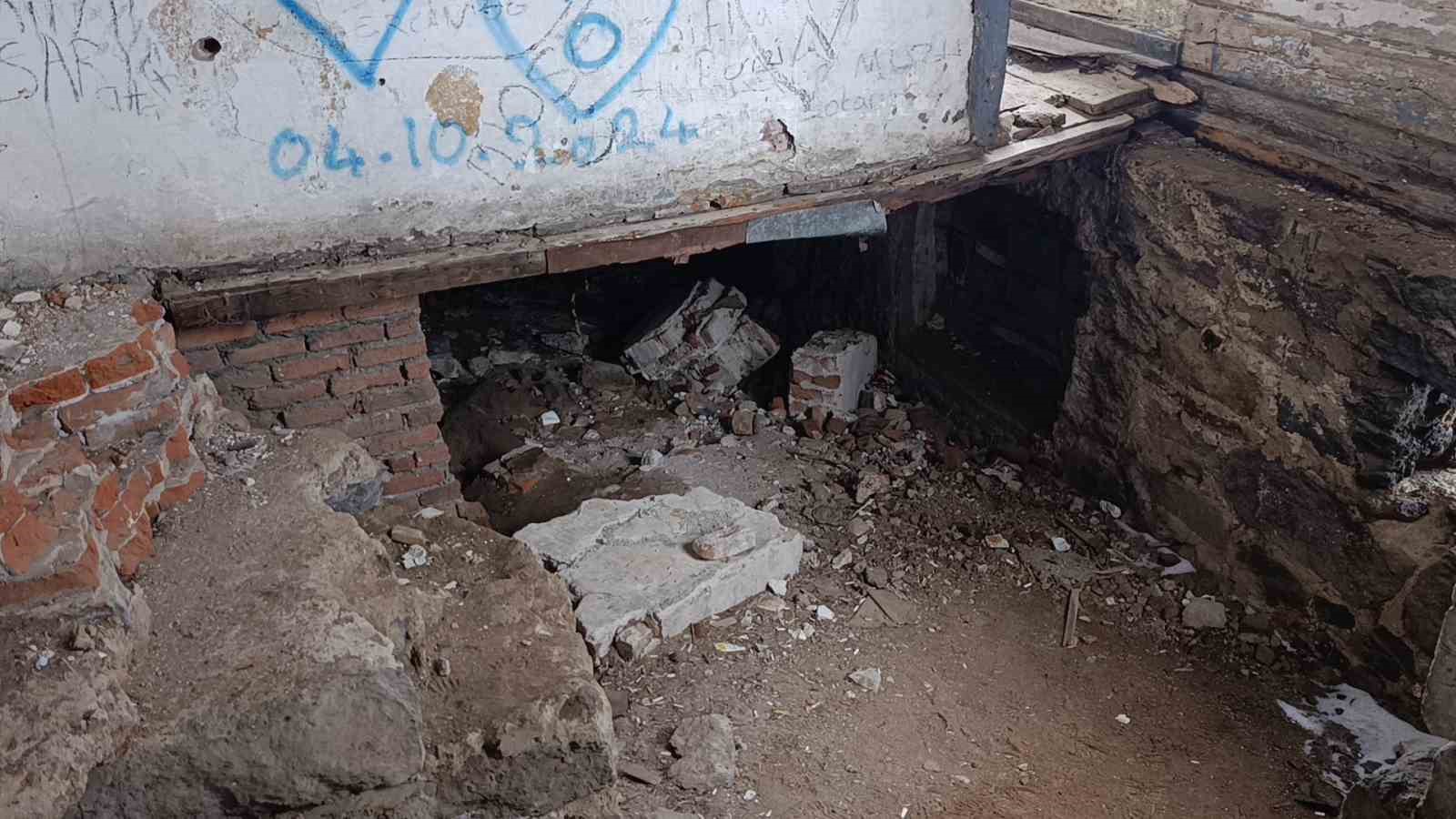 Kars’ta tarihin sessiz çığlığı: Sarıkamış’taki asırlık Rus köşkü yok oluyor
