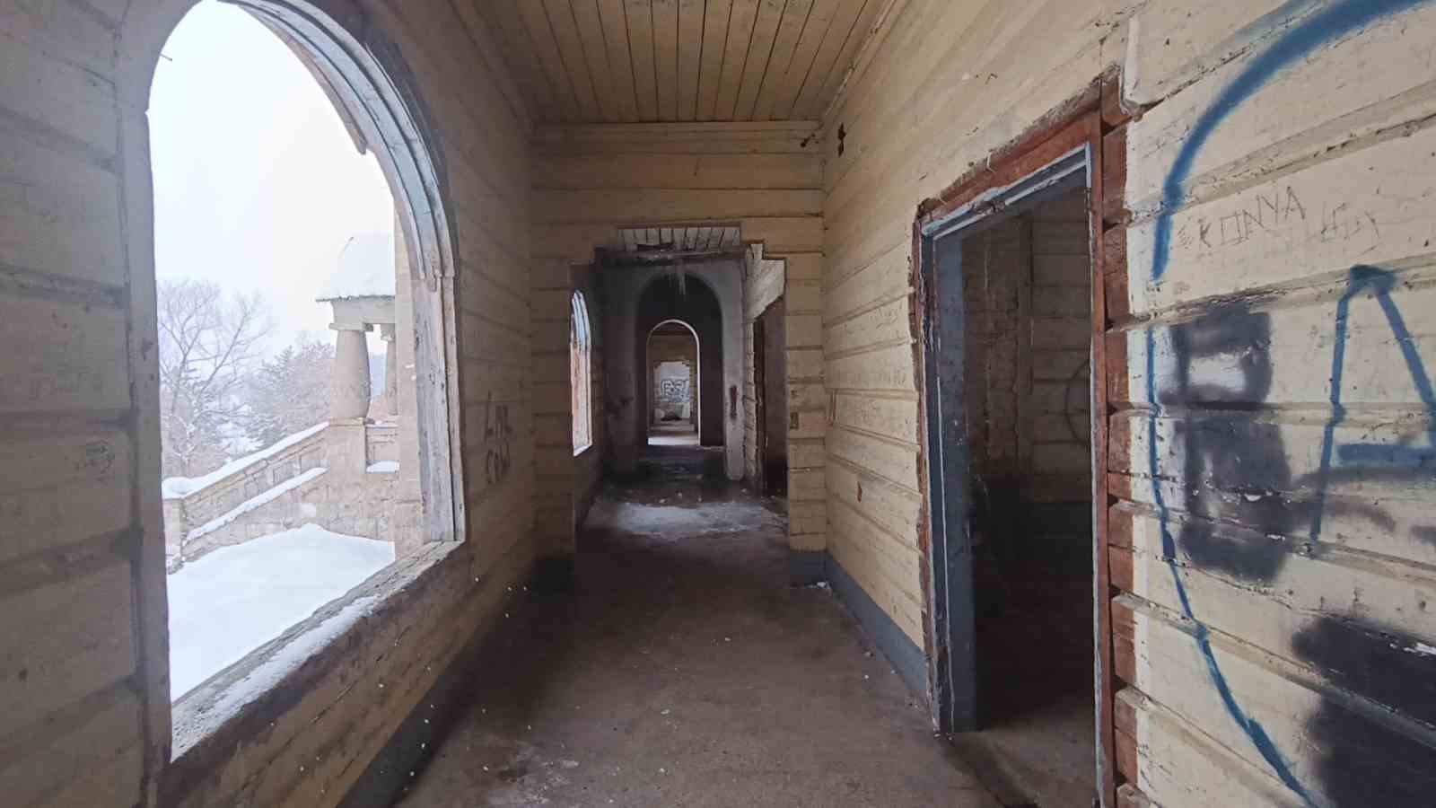 Kars’ta tarihin sessiz çığlığı: Sarıkamış’taki asırlık Rus köşkü yok oluyor
