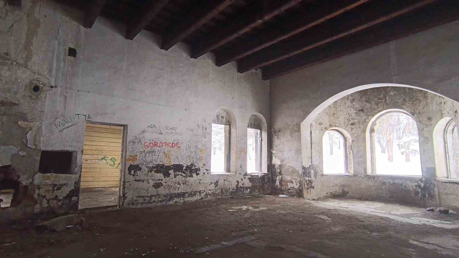 Kars’ta tarihin sessiz çığlığı: Sarıkamış’taki asırlık Rus köşkü yok oluyor
