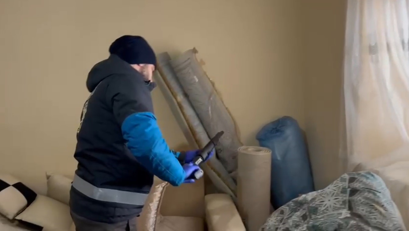 Kars’ta tefecilik operasyonu: Yatağın altından poşet poşet para çıktı
