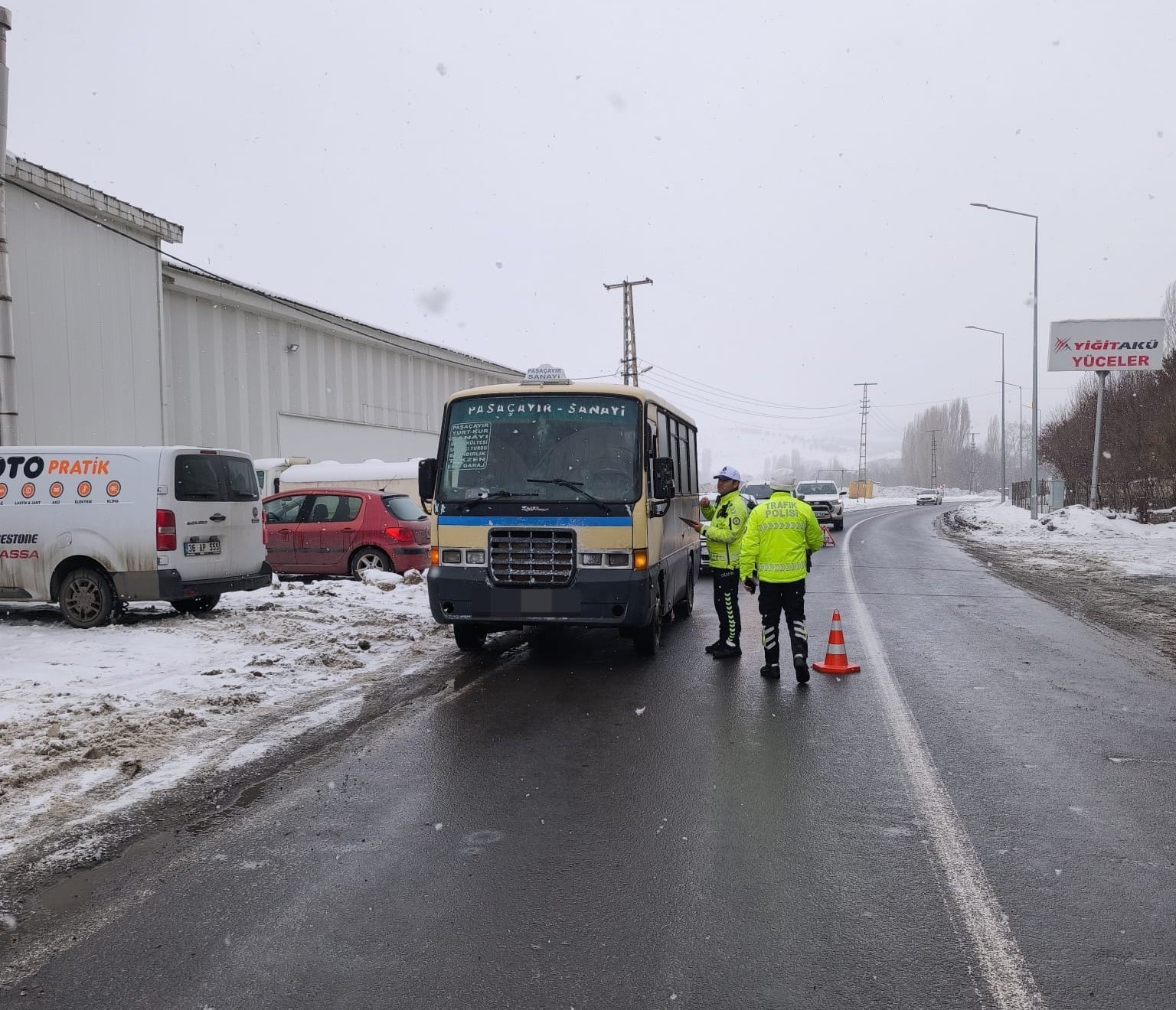 Kars’ta toplu taşıma araçlarına sıkı denetim
Kars’ta toplu taşıma araçlarına sıkı denetim