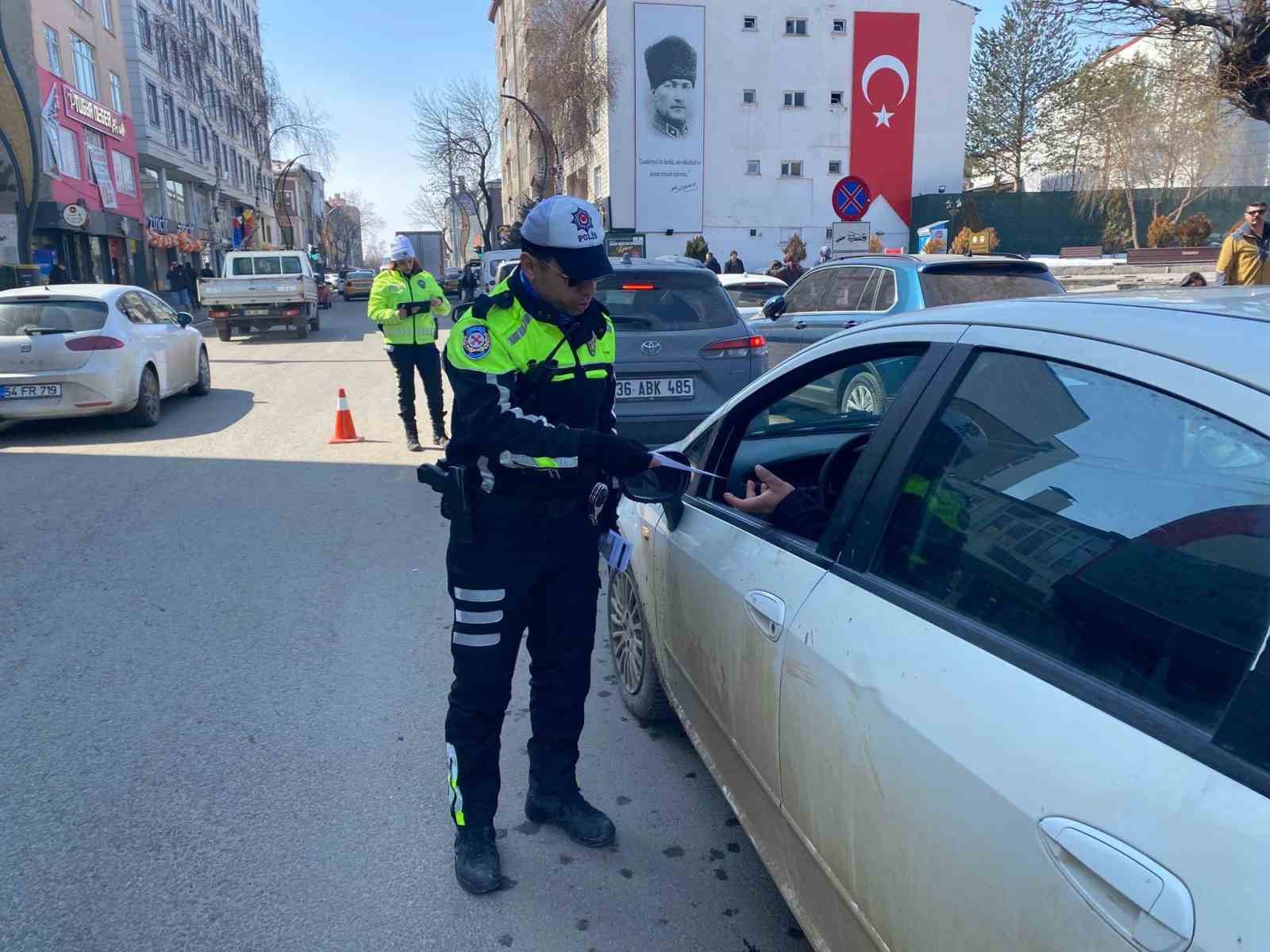 Kars’ta trafik güvenliği için bilgilendirme çalışması

