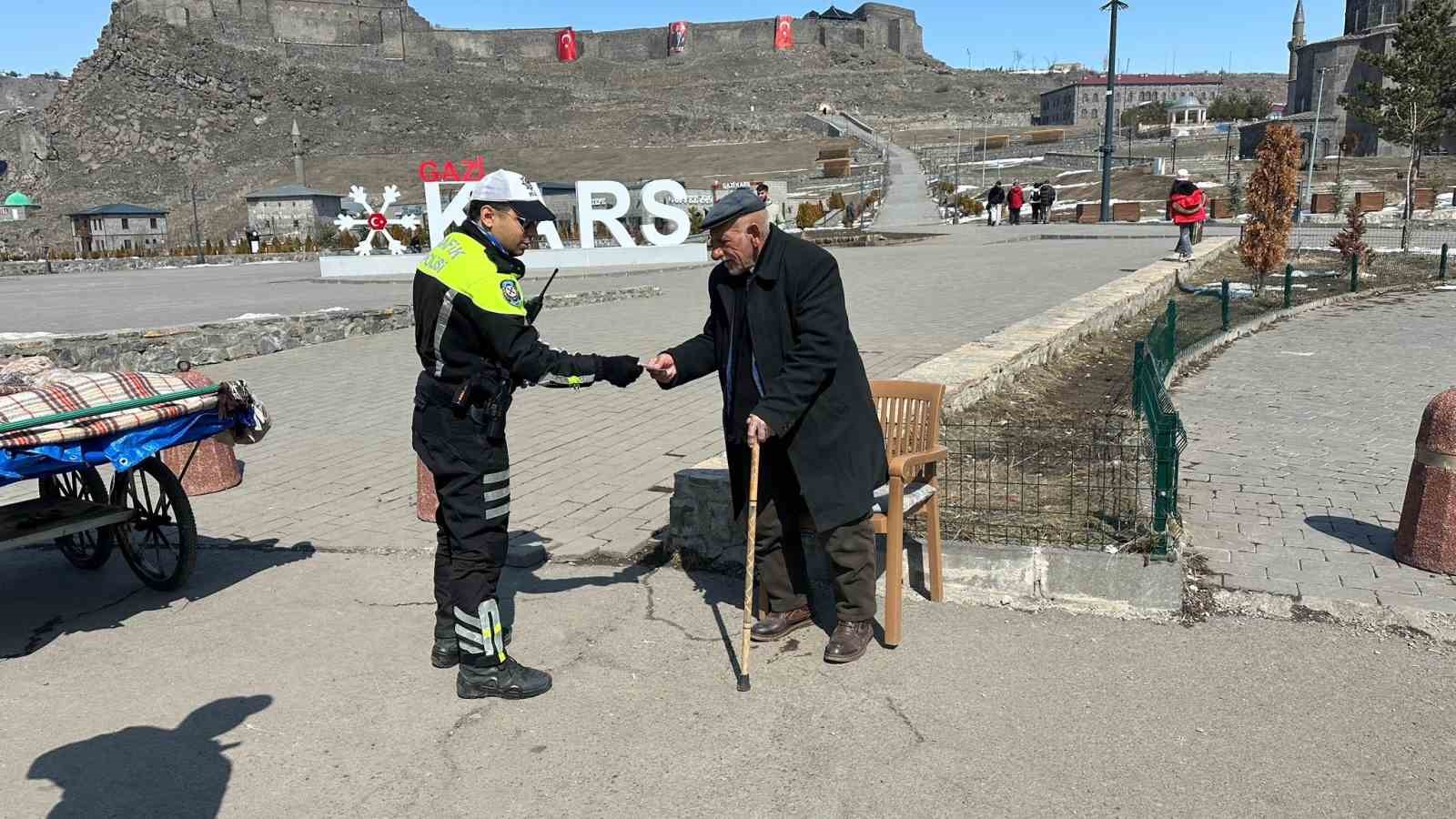 Kars’ta trafik güvenliği için bilgilendirme çalışması
