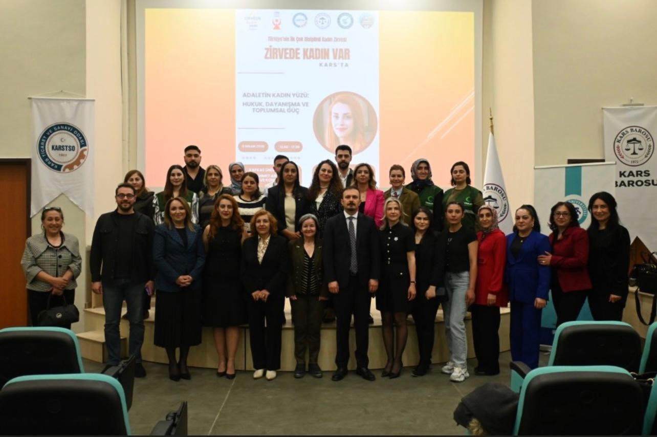Kars’ta, "Zirvede Kadın" paneli yoğun ilgi gördü
