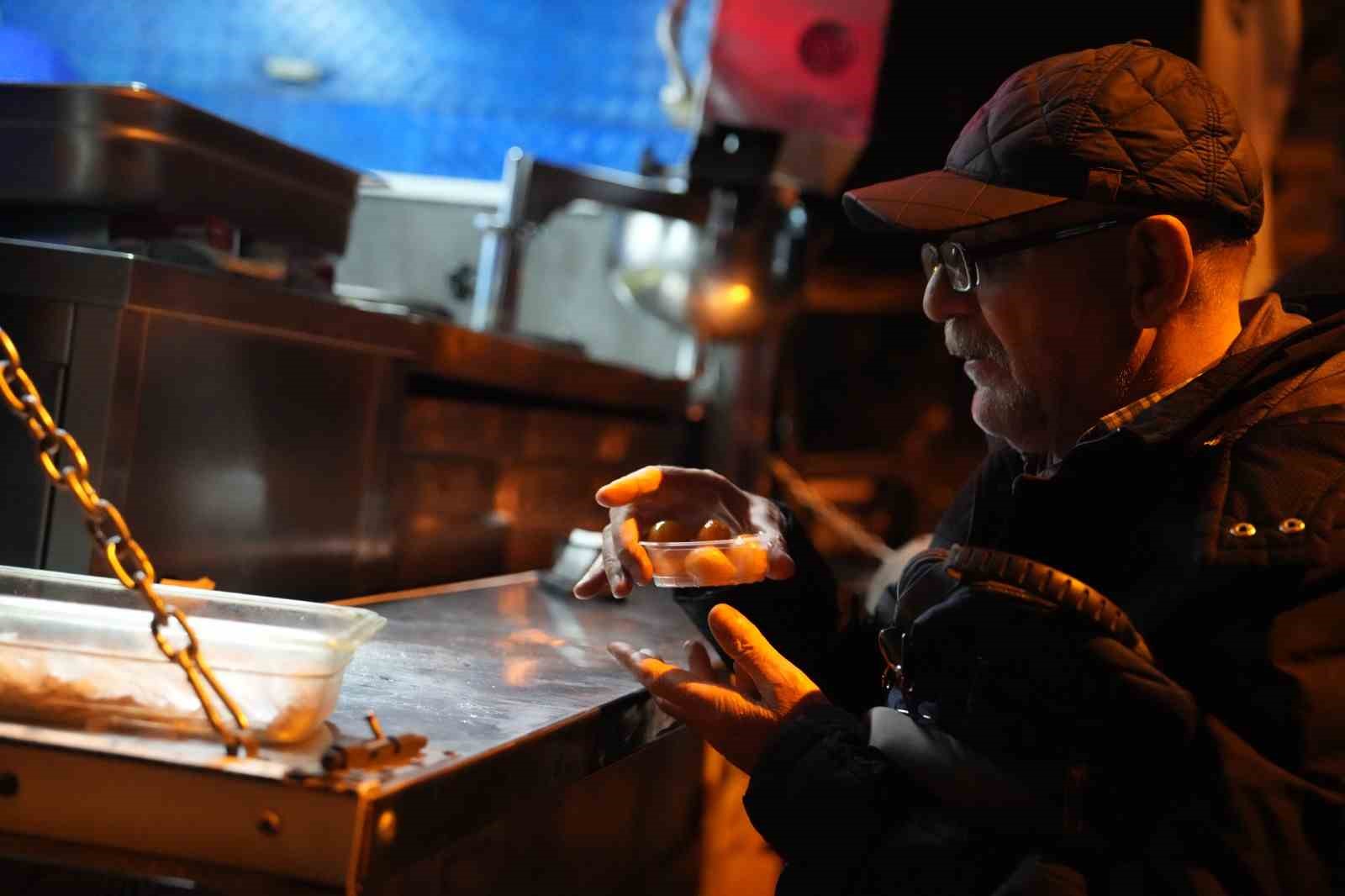 Kartal Belediyesi’nden miraç kandili dolayısıyla vatandaşlara lokma ikramı
