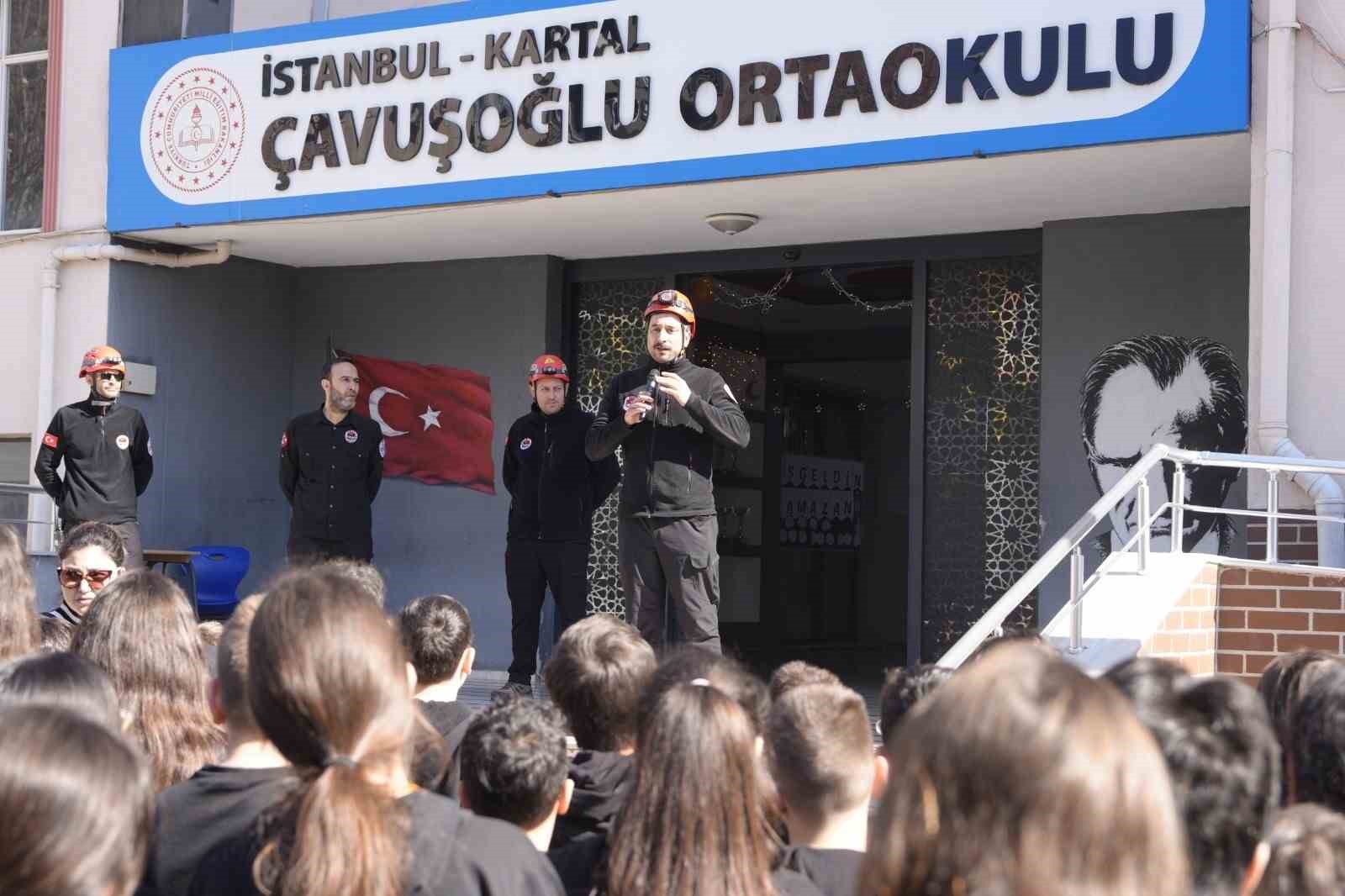 Kartal Belediyesi’nden okullarda afet bilinci eğitimi
