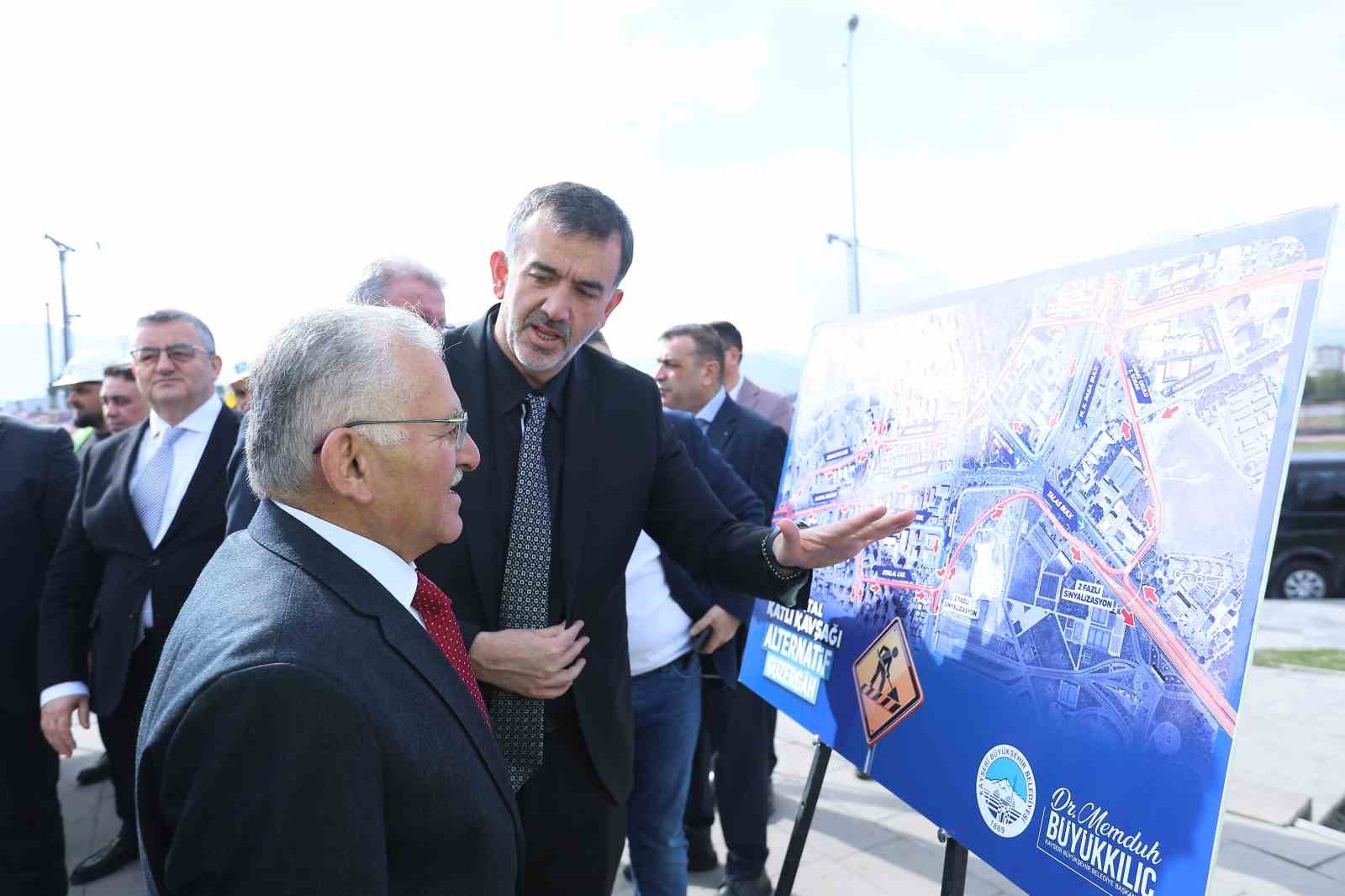 Kartal Kavşağı trafiğe kapanıyor
