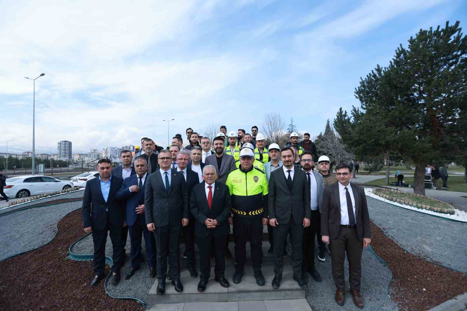 Kartal Kavşağı trafiğe kapanıyor
