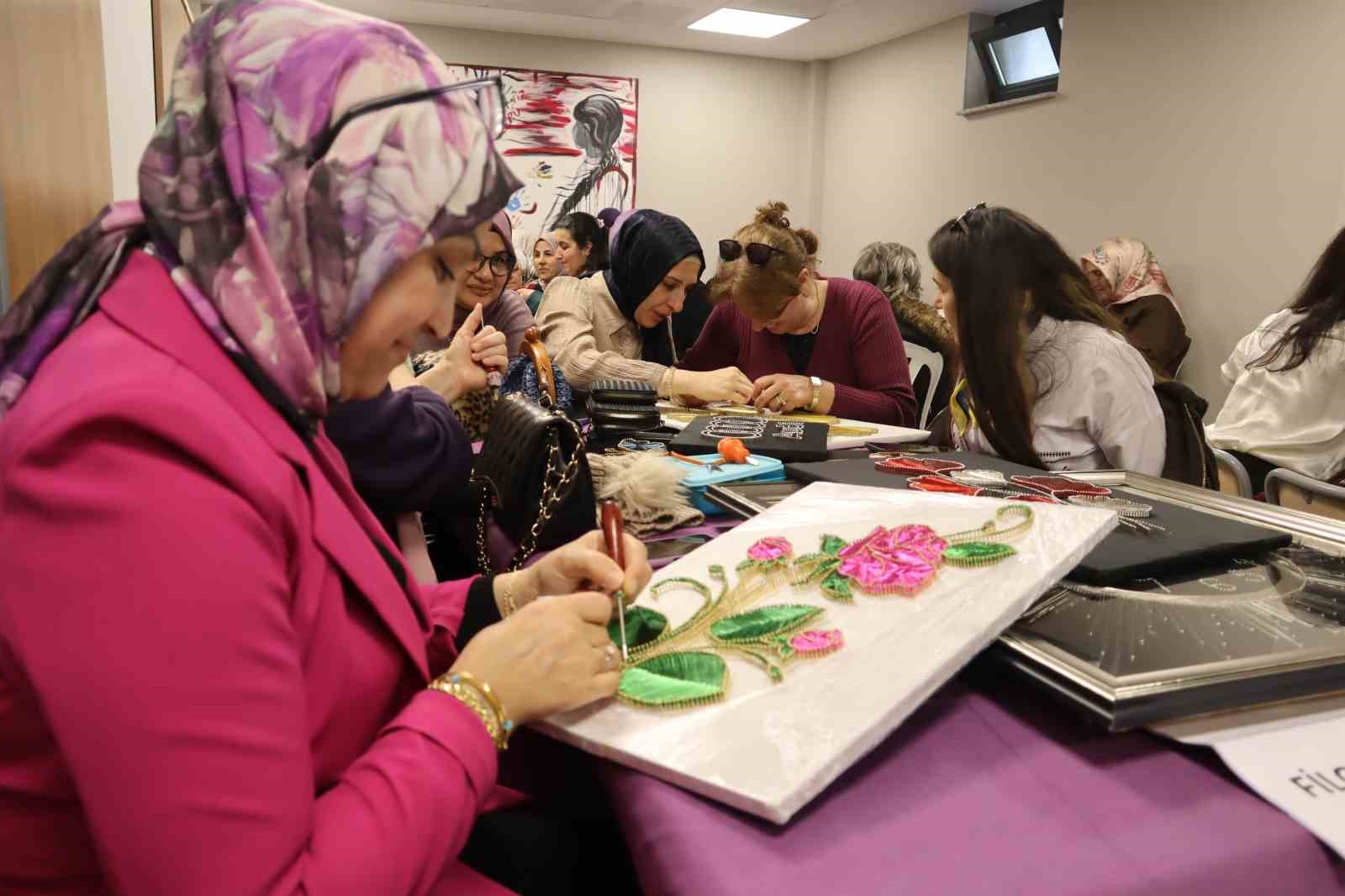 Kartal’da 8 Mart dayanışması: Emekçi kadınlar atölyelerde buluştu

