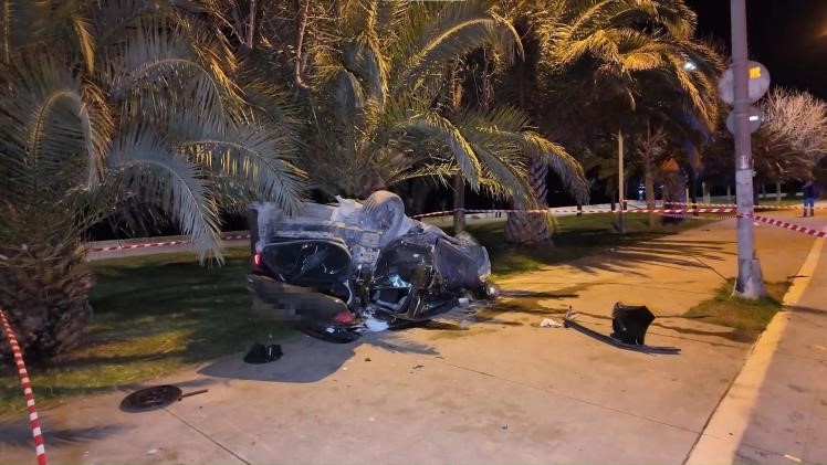 Kartal’da aşırı hız faciaya neden oldu: 2 ağır yaralı
