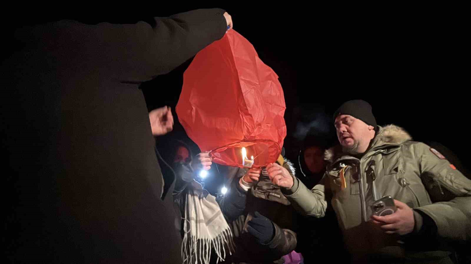 Kartalkaya yangın faciasının birinci yıldönümünde acılı aileler otel önünde bir araya geldi
