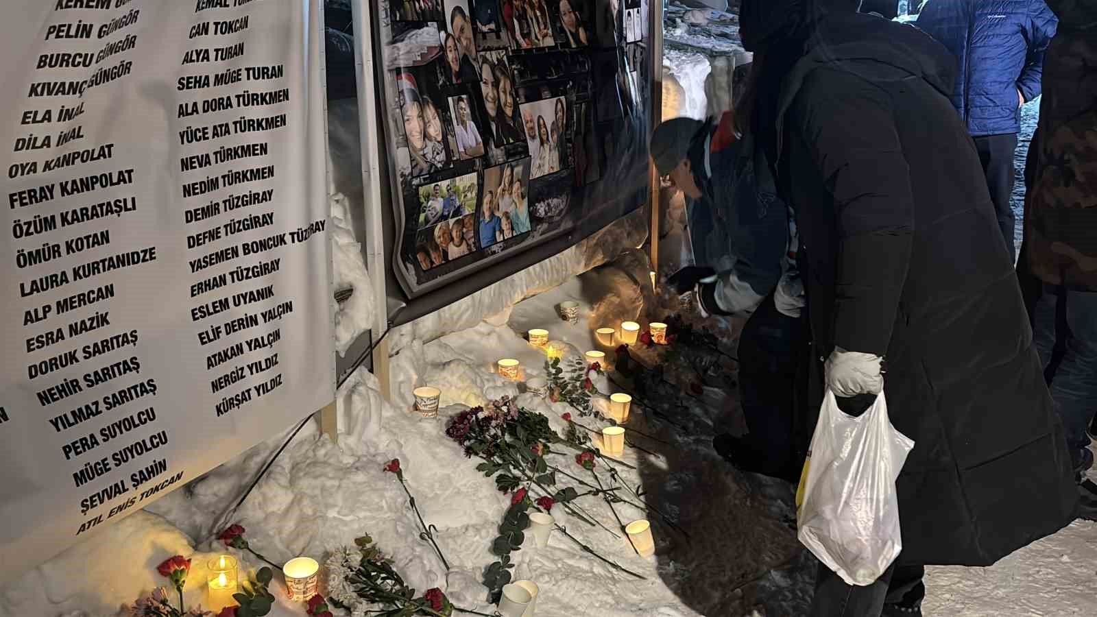 Kartalkaya yangın faciasının birinci yıldönümünde acılı aileler otel önünde bir araya geldi
