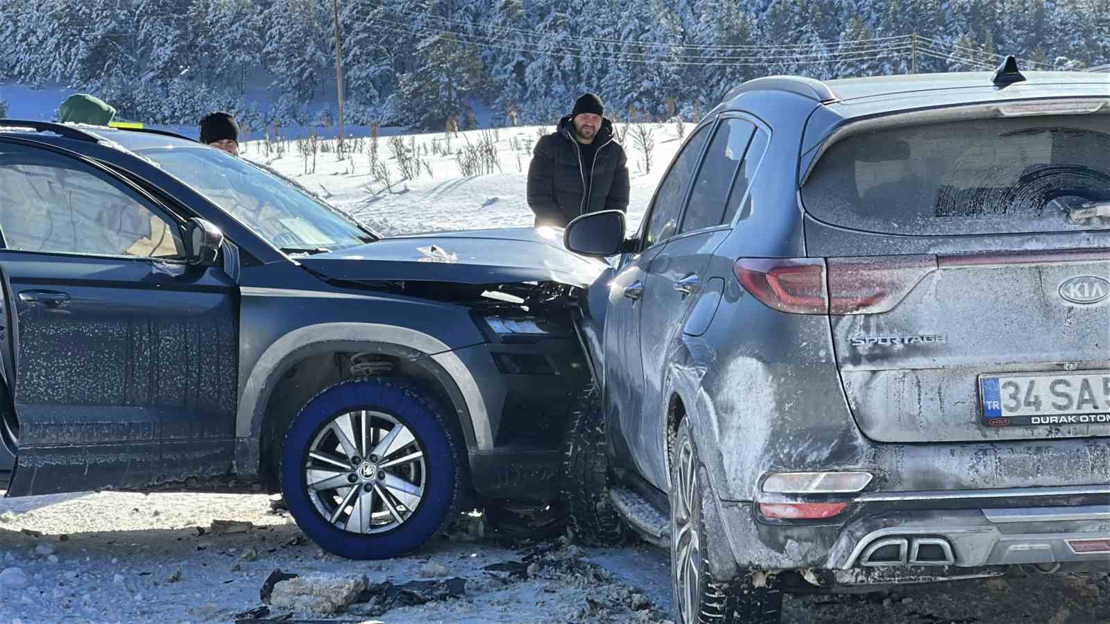 Kartalkaya yolunda 2 cip kafa kafaya çarpıştı
